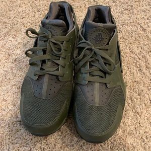 Nike Air Huarache (Olive Green)